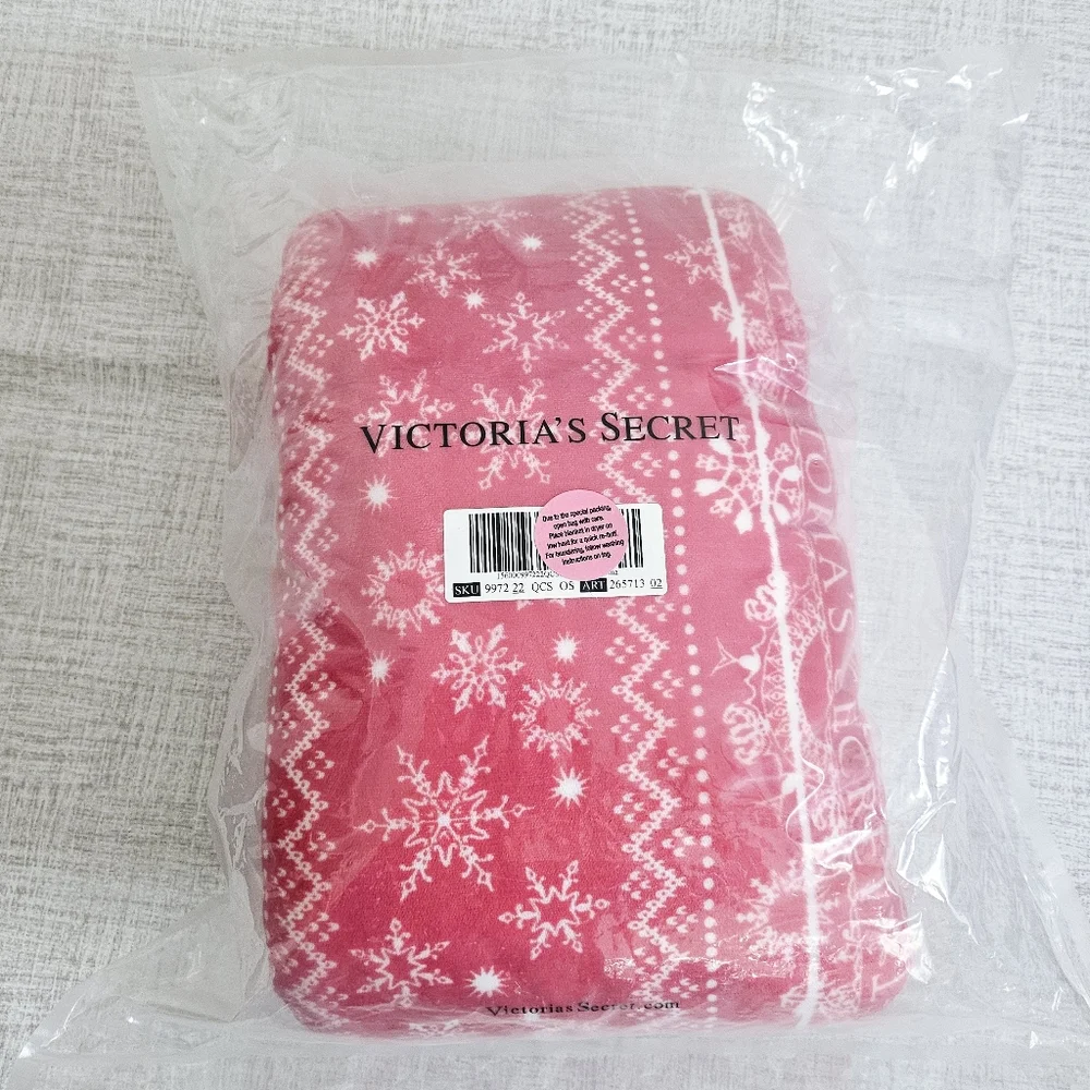 🆕️Victoria's Secret Soft Sherpa Red & White Snowflake Throw Blanket 50